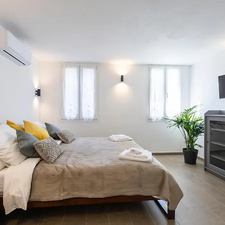 Torre Delle Rondini Apartment *