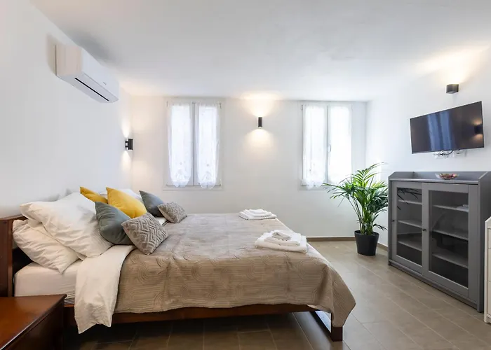 Torre Delle Rondini Apartment *